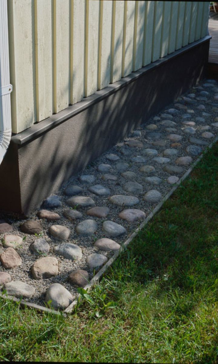 Sokkeli maalattuna ja viimeisteltynä